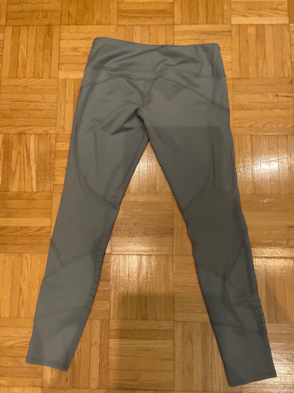 Abercombie & Fitch leggings with peekaboo hip detail - Picture 4 of 4
